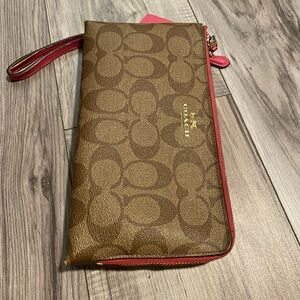 Coach wristlet wallet